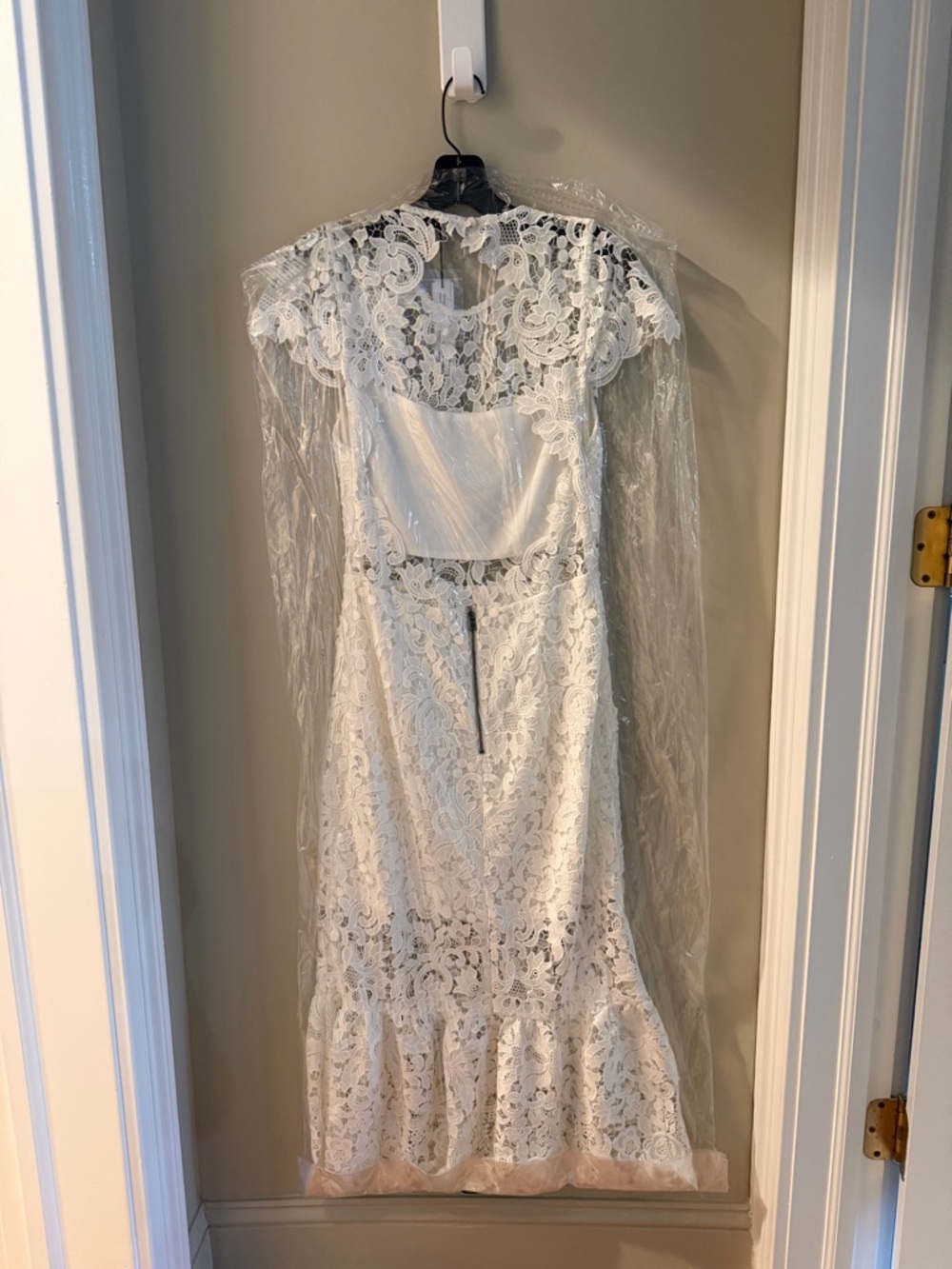 Alice + Olivia White Lace Midi Dress with Scalloped Hem, open back - Picture 5 of 6